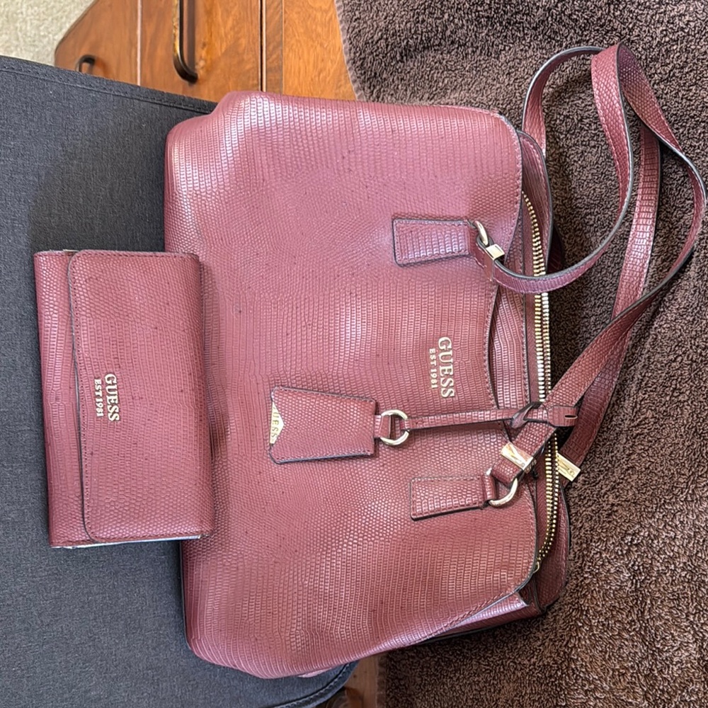 Guess Red Shoulder Bag and Matching Wallet with Elegant Design